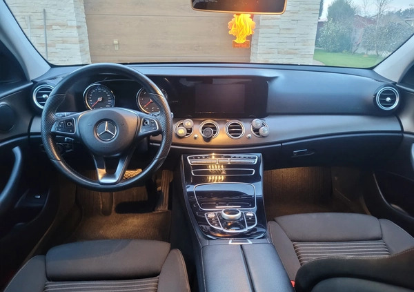Mercedes-Benz Klasa E cena 89900 przebieg: 179000, rok produkcji 2016 z Piastów małe 67